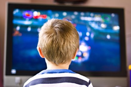 Importancia de la supervisión de los niños frente al televisor