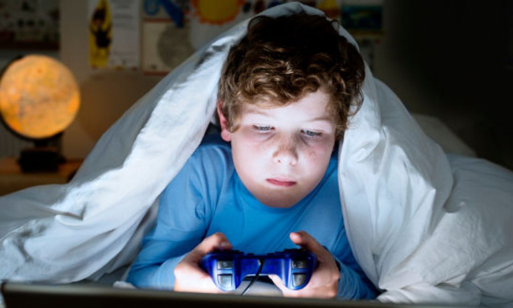 Como los padres previenen los problemas de salud por videojuegos en los hijos